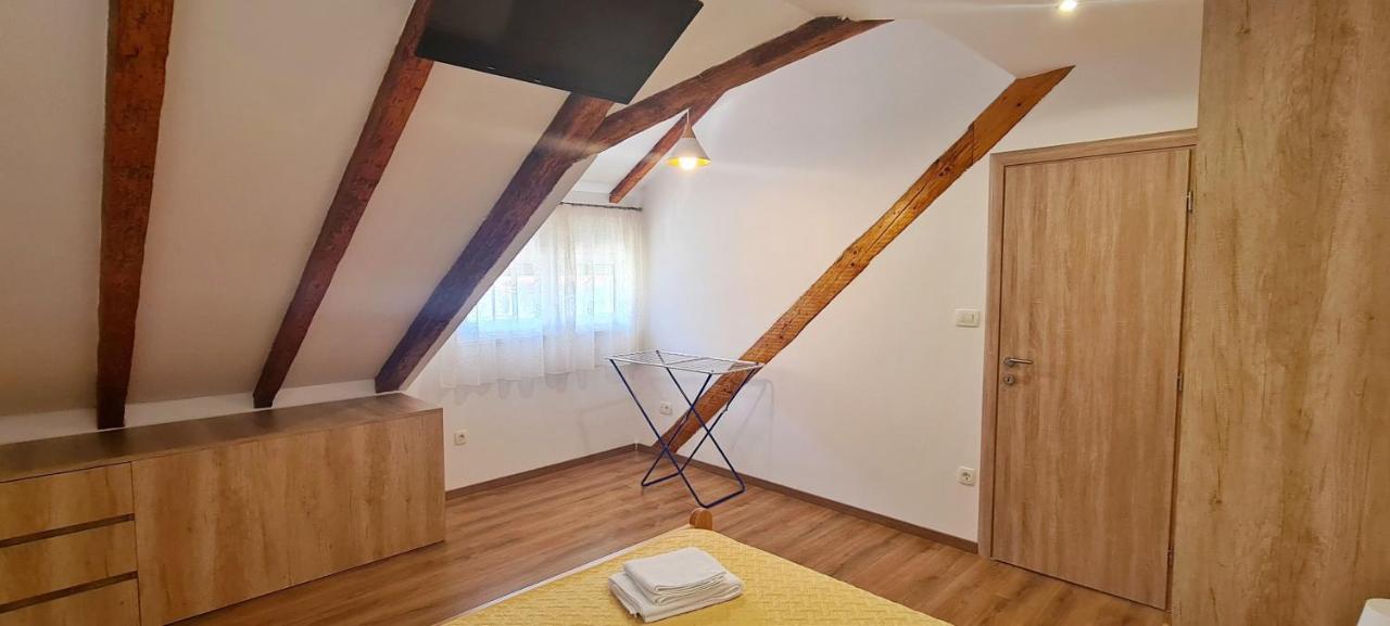 Attic Near Centre Leilighet *