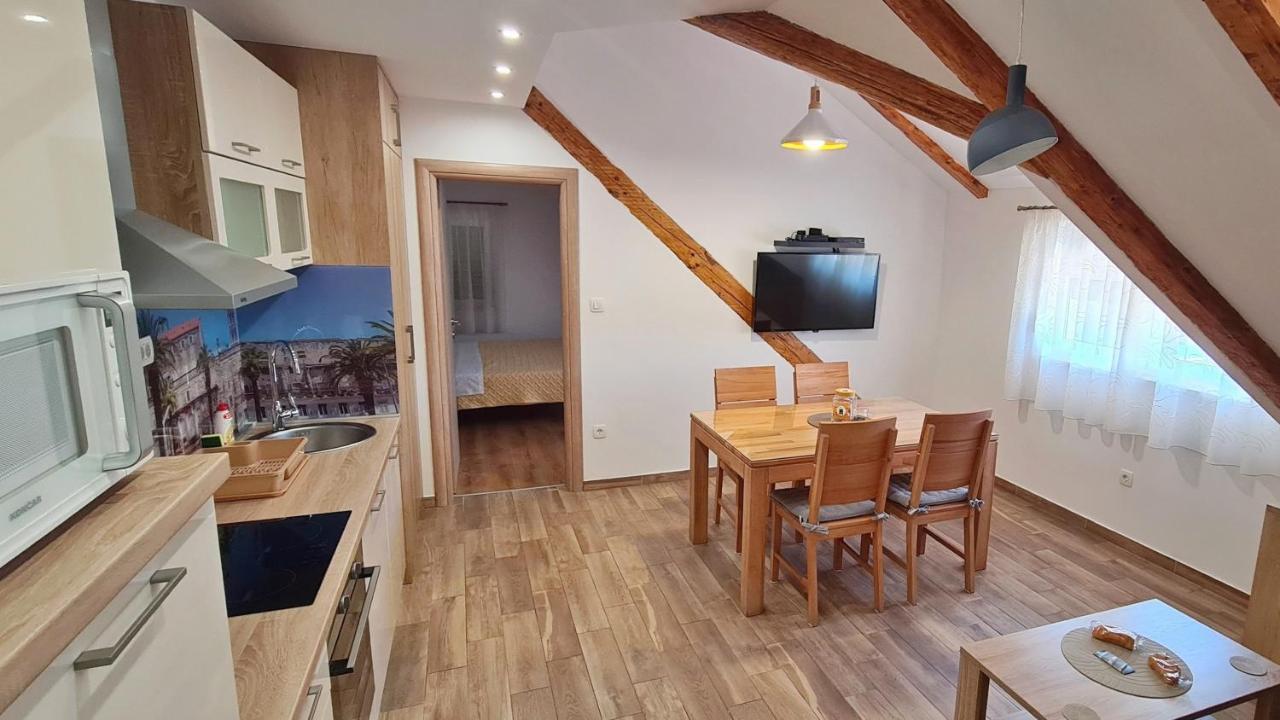 Attic Near Centre Leilighet Split